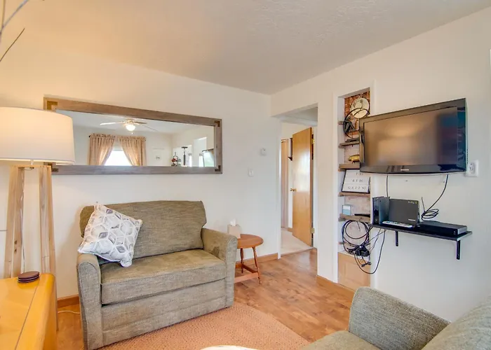 Red Gates 3 Miles To University! Holiday home Laramie
